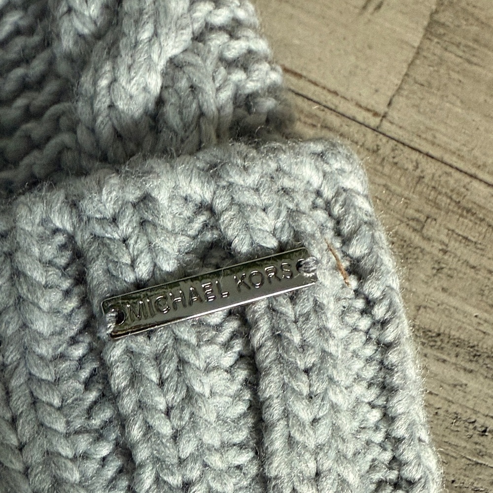 Michael Kors winter hat - Picture 2 of 4